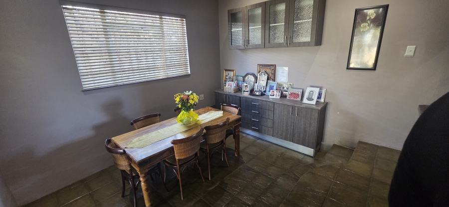5 Bedroom Property for Sale in Rhodesdene Northern Cape